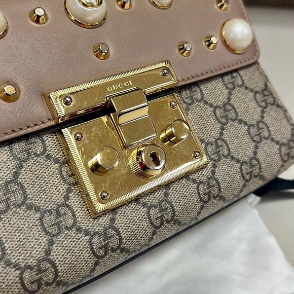 🔥🔥🔥Authentic Gucci Studded Pearl Padlock Small GG Shoulder Bag - Picture 2 of 15